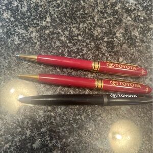 Includes three Toyota branded pens. Excellent condition it’s so fun to collect.